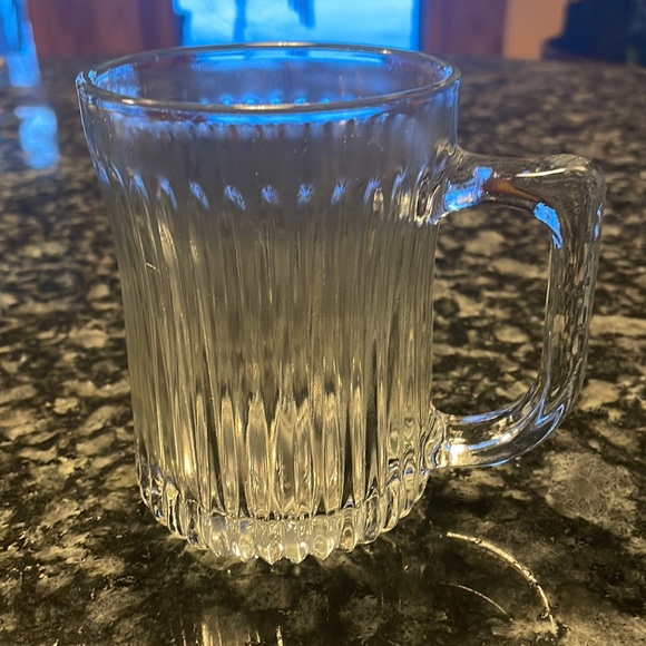 Vintage Gibson Ribbed Glass mugs with Starburst bottom - Picture 2 of 5